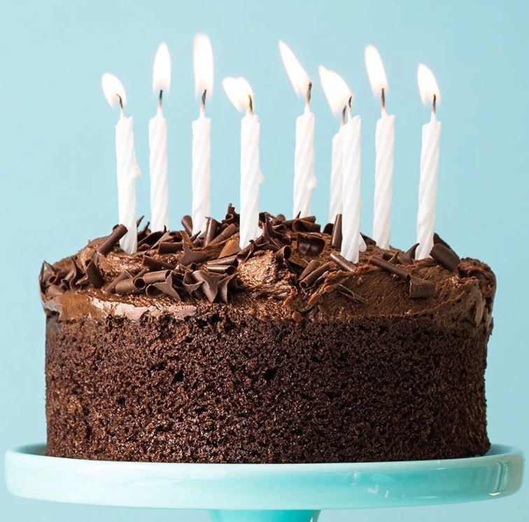 pamelasproducts의 글루텐 프리 쵸고 생일 케이크